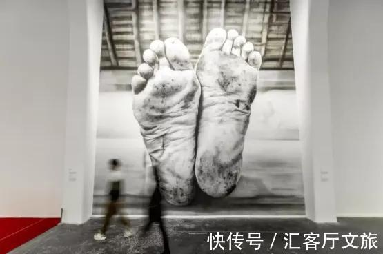 金马桶!三根香蕉卖到上百万?网友:这位国宝级艺术家太牛了!