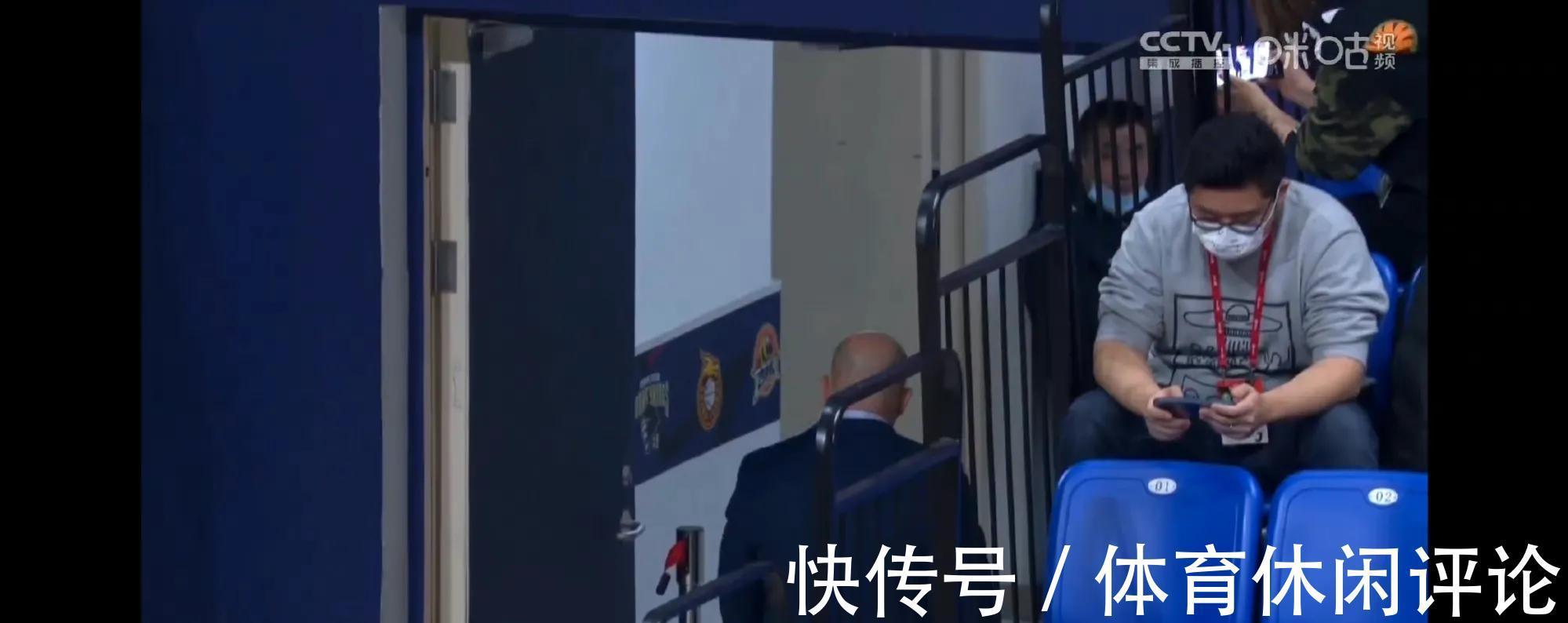 全责|太不冷静了!雅尼斯末节连吃两T被驱逐,北京男篮输球教练负全责
