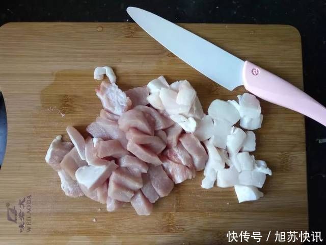 换个新吃法,把肉塞进它里面,好吃极了