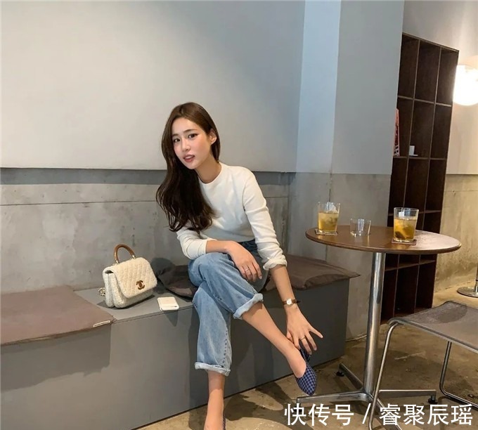 裤装|九分裤+平底鞋，才是中年女人应有的穿搭，优雅知性还减龄