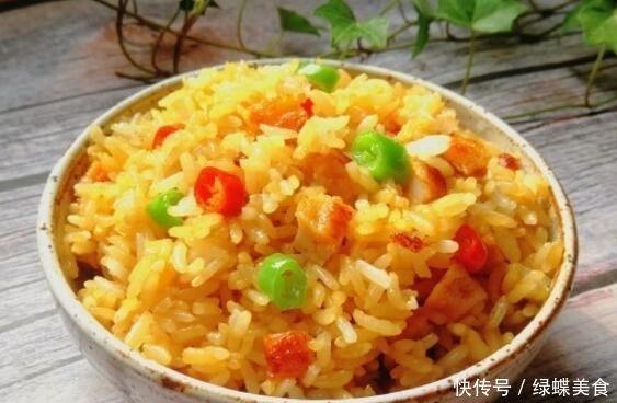 独自在家不想做饭,简单炒一炒轻松解决,颗粒分明特别好吃