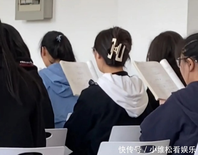 当代女大学生发型一览,流行趋势逗乐网友:越看越像70后