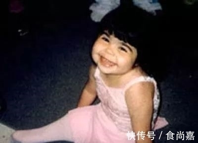 希洛|被称为“美人鱼女孩”:一生活在闪光灯下,从未停下摇摆“尾巴”