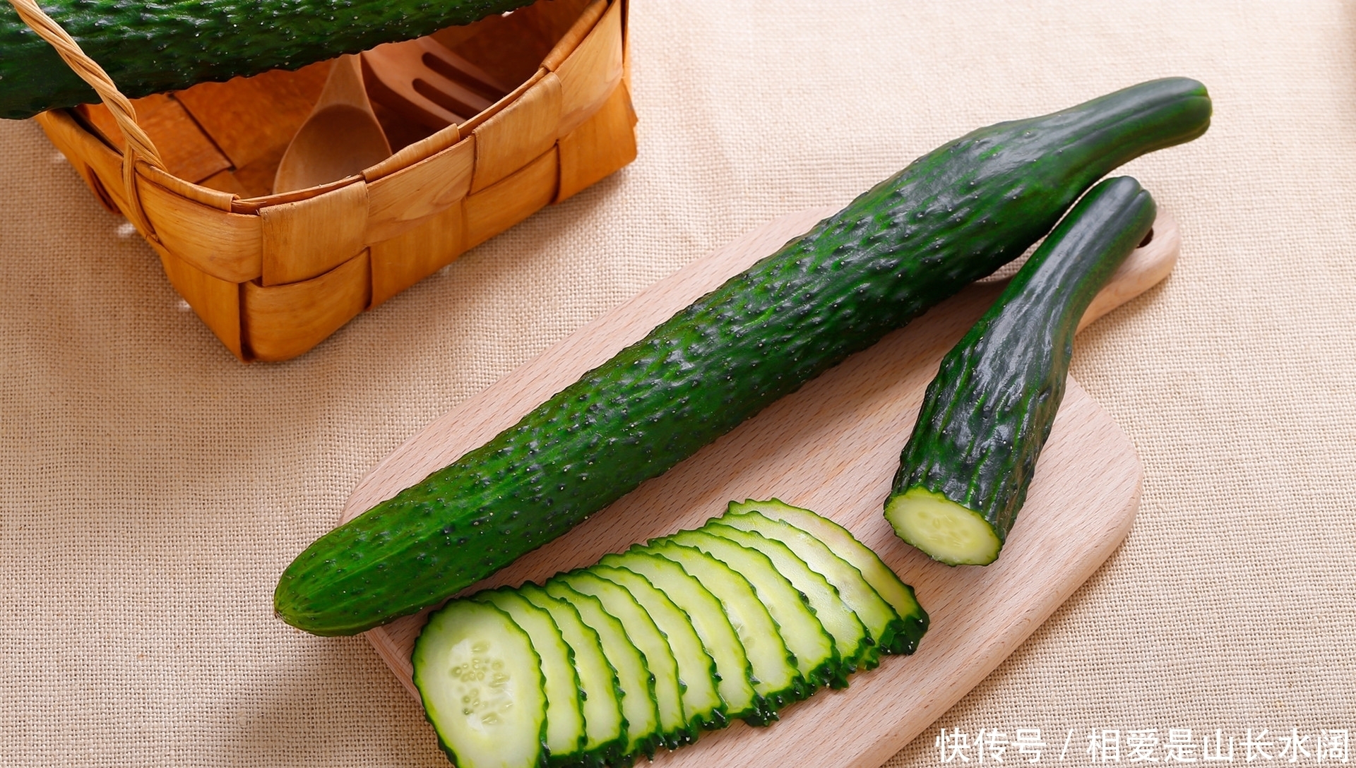 圆饼|夏日炎炎,怎少得了这个“补水神器”,水嫩光滑的肌肤就靠它