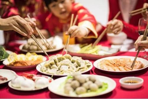  是四川人团年饭上不可缺少的美食，但在春节美食面前