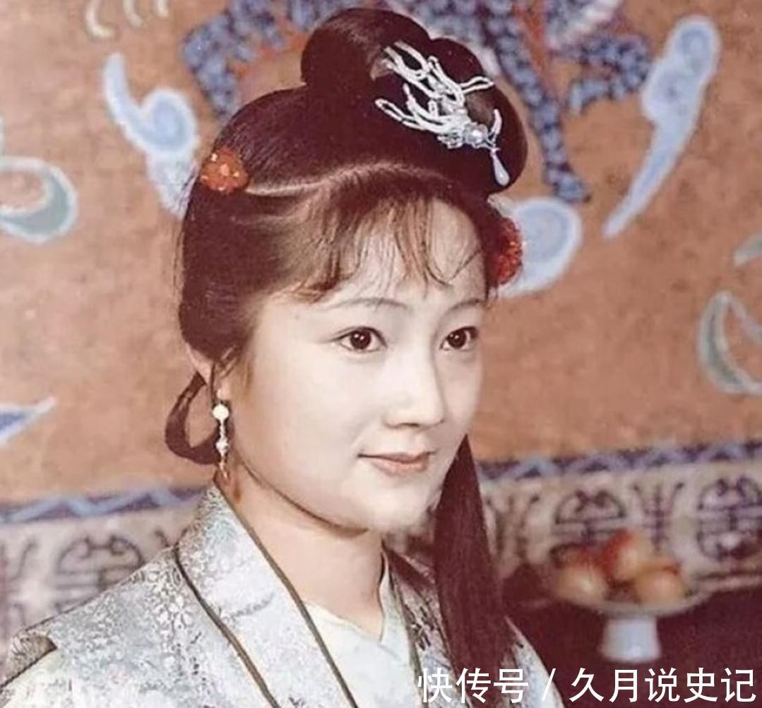 王夫人&贾政看中了两个女孩给宝玉、贾环做小老婆,她们分别是谁?