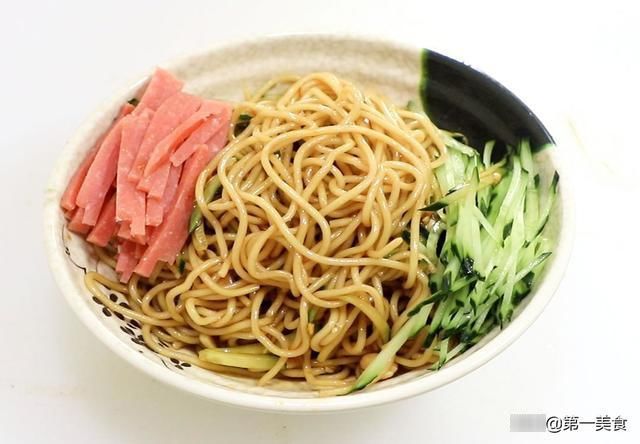 劲道|夏天最爱吃这碗凉拌面,做法简单又劲道,酸辣爽口,一碗不够吃