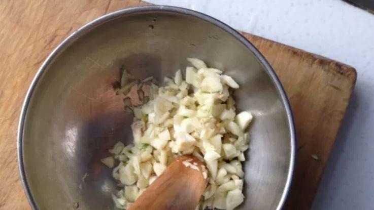 养花|自制养花杀菌水,7天浇一勺,花不生虫不烂根