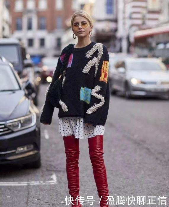 穿毛衣别再“老一套”了,今冬流行“撞色叠穿”,温柔又有女人味