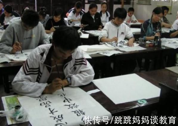 学生$初中生自创“饺子字体”走红,圆滚滚十分可爱,阅卷老师十分喜欢