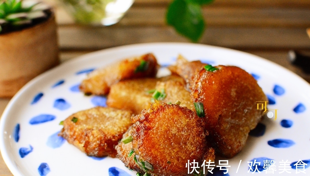 粽子|粽子别再蘸糖吃，换个法子炒一炒，金黄酥脆，包你家里粽子不够吃