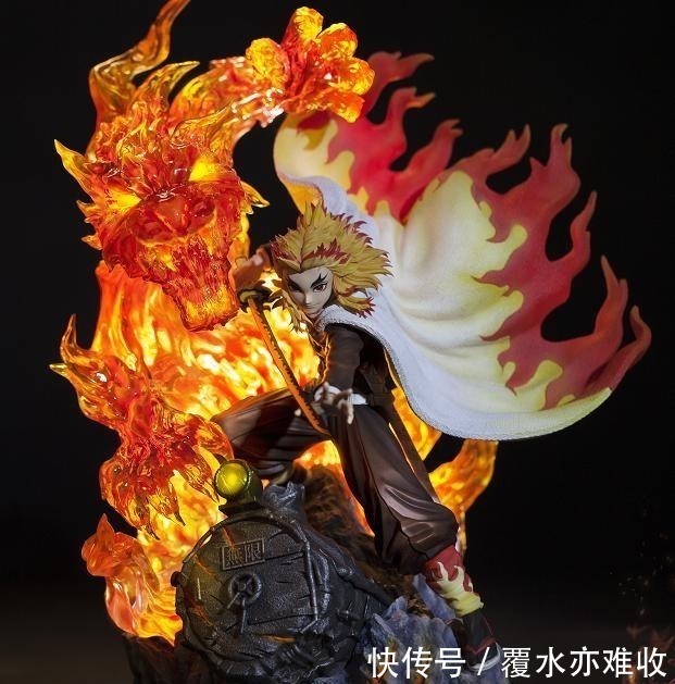 列车篇|鬼灭之刃炎柱高光手办标价2千，特效值一万，开灯后价值翻倍