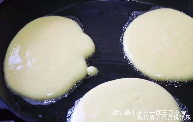 玉米面|一碗玉米面加2个鸡蛋,不用蒸不用炸,降压又降脂,上桌瞬间抢光