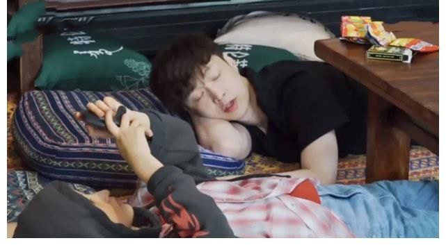 张艺兴|张艺兴太像小朋友了!写歌灵感来自动画片,模仿彭昱畅打呼太搞笑