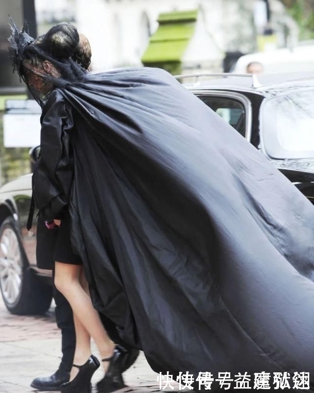 麦昆|麦昆设计的终极收藏家Gaga花75万找她买裙子,贝嫂最想赢的女人