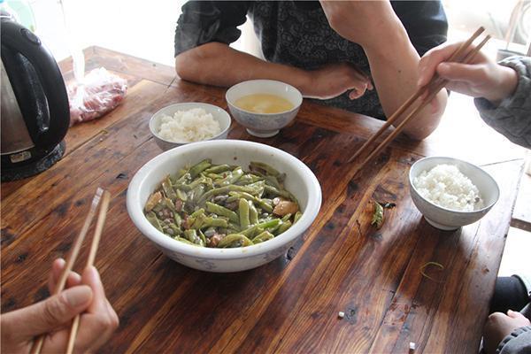 食物|红薯含糖量高吗血糖高的人吃红薯,血糖会升还是会降告诉你