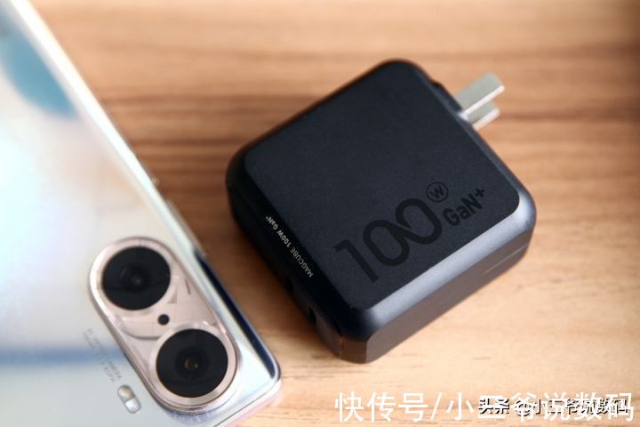 好物|Aohi 100W双口充电器：居家出行必备好物