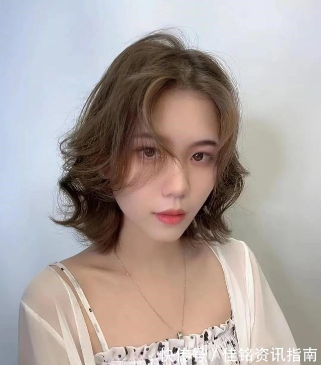 波波头 羊毛卷已过时,22款当下流行发型送给大家,直接剪就对了!