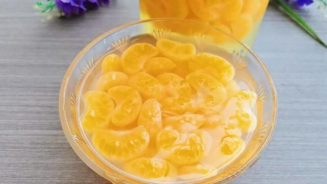 家里有橘子，把它做成橘子罐头，健康无添加，酸酸甜甜，老少都爱