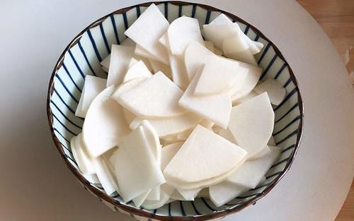  碗中|冬季这菜大量上市，1块钱1斤，加1把花生米，做1次能吃3天