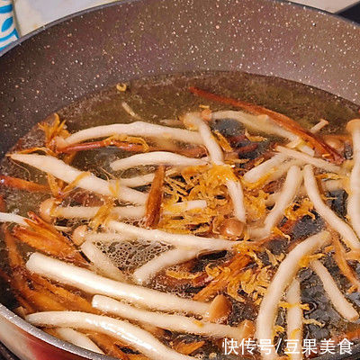 学会在家做鱼糕三鲜汤，再也不用出门买了