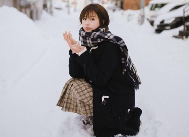 日本人下雪天也穿短裙，御寒能力比欧美人更厉害吗？
