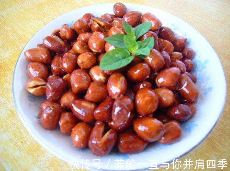 炸花生米时,直接油炸就错了!多做1步,浓香酥脆,放1周也不返潮