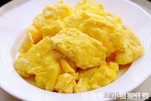 这盘鸡蛋竟是水炒的，不加1滴油，太鲜嫩，儿子吃得太上瘾！