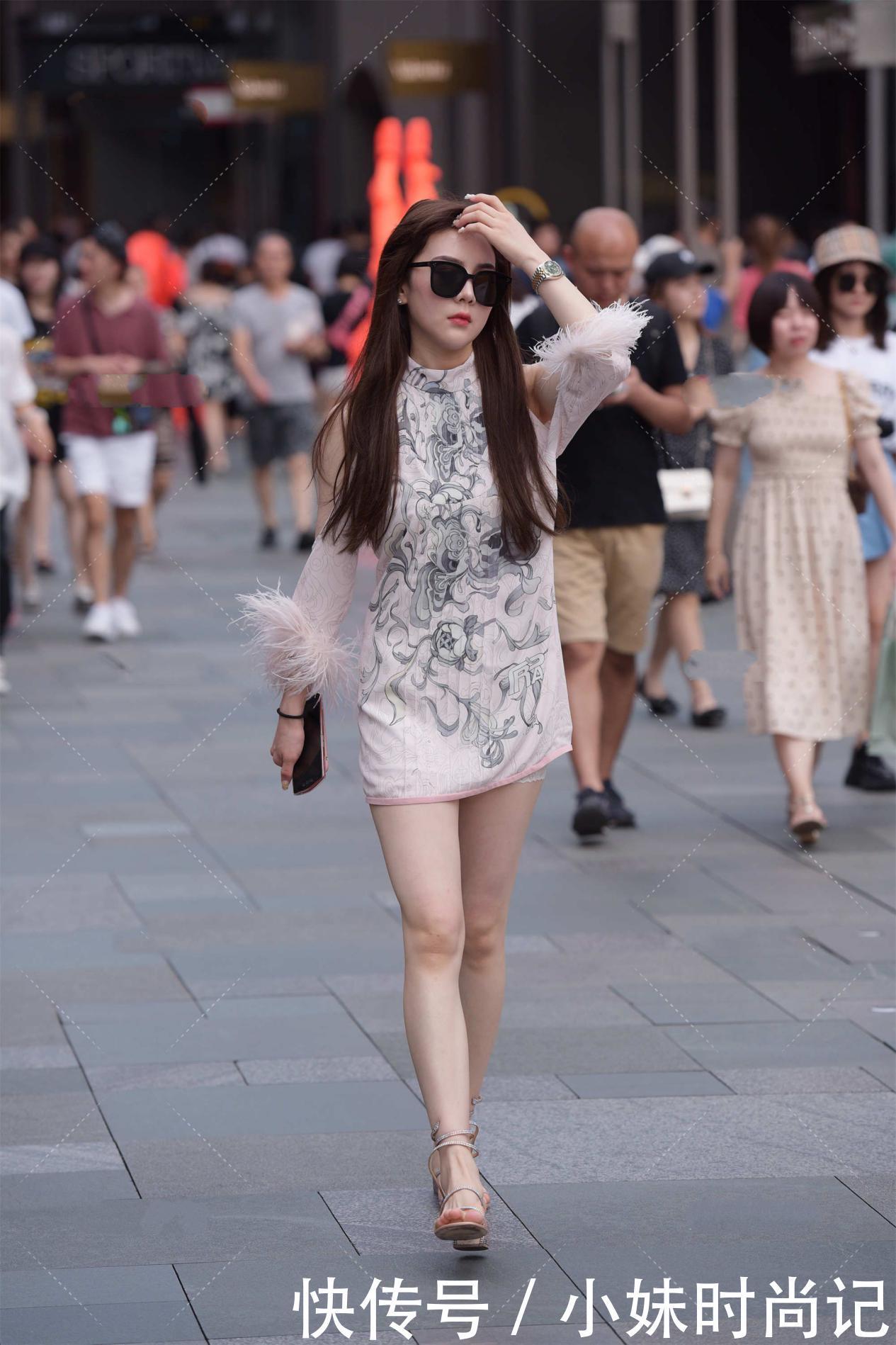 街拍:时髦设计的仙女裙, 复古又有时尚感