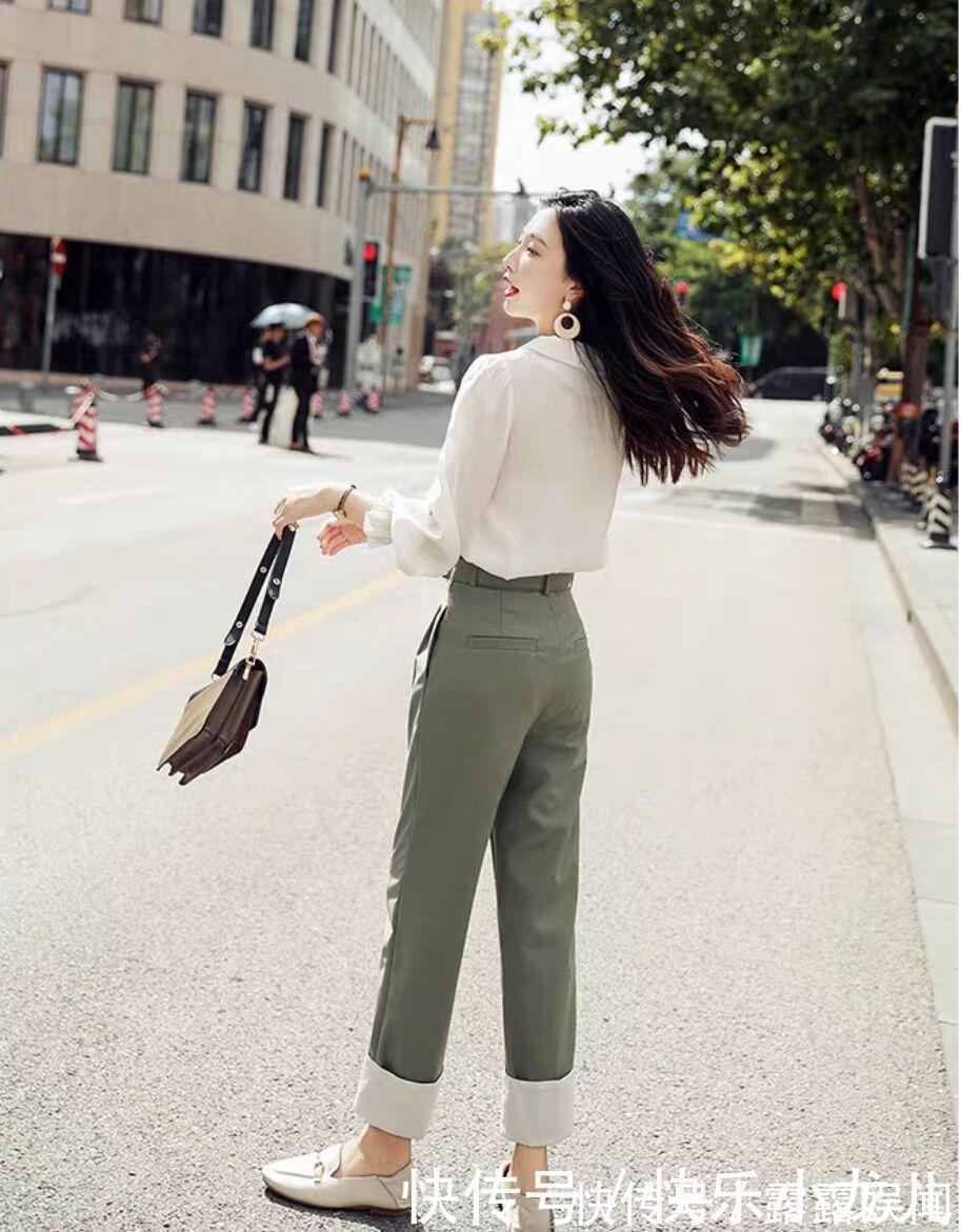 长发披肩|小姐姐搭配青春靓丽的衣服,非常漂亮长发披肩散发魅力!