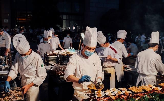 幸福感|“烟火气”点亮夜经济逛吃逛吃的夜市很繁华,满满幸福感