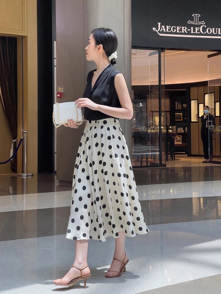 单品|奔三奔四的女性,夏季多穿这些基础款单品,显瘦洋气又高级