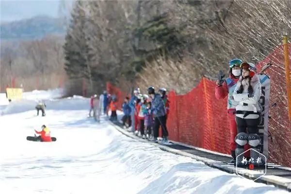 冰雪|前方高燃！亚布力新雪季开板首滑，一卡畅滑三山你还不快来“发烧”吗？