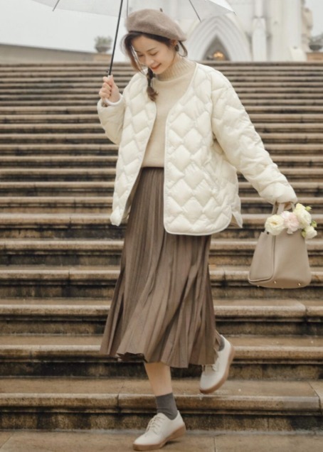 裙装|牛仔裤真烂大街了,这个冬季快穿“过膝半身裙”,比你想象中更遮肉