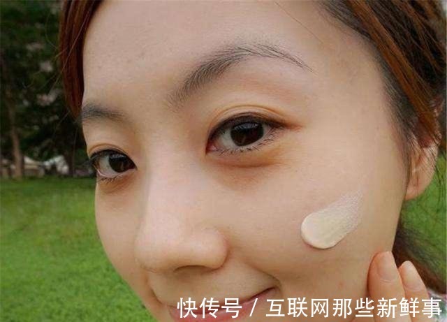 定妆 涂粉底液时,注意这几个误区!免得再贵的粉底液也白用!