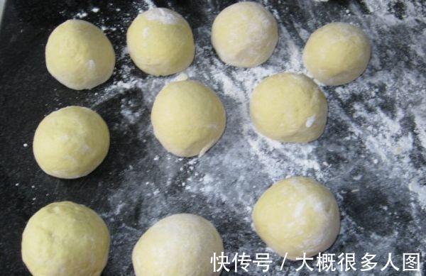 夏天多吃粗粮,这样做玉米面馒头,暄软不硬,比白馒头好吃、刮油。