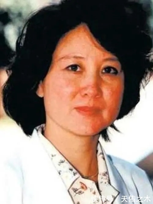 文化苦旅$余秋雨的另一面:抛弃发妻李红,另娶小16岁马兰,前妻怒斥伪君子