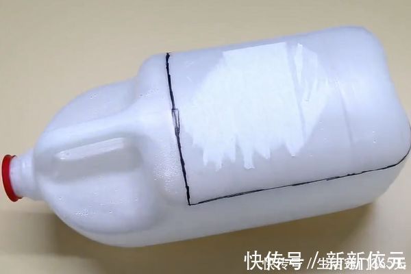 厨房|厨房洗碗池经常堵塞怎么办？一个塑料瓶轻松搞定，学会受用一生！