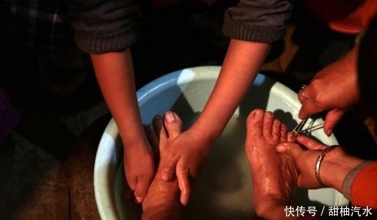睡前泡脚好处多，但要注意几个“细节”，别再傻傻忽视