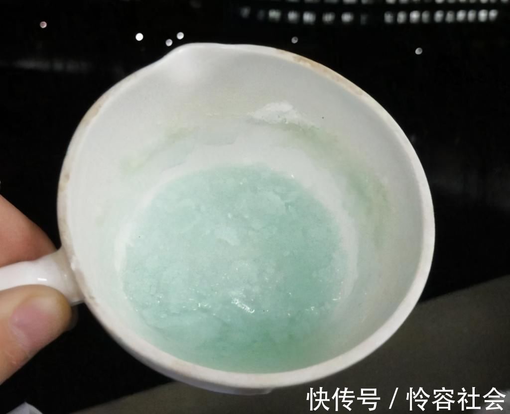 花盆|养花有这“3个坏习惯”，花盆里面会起“碱”，用4个方法解决