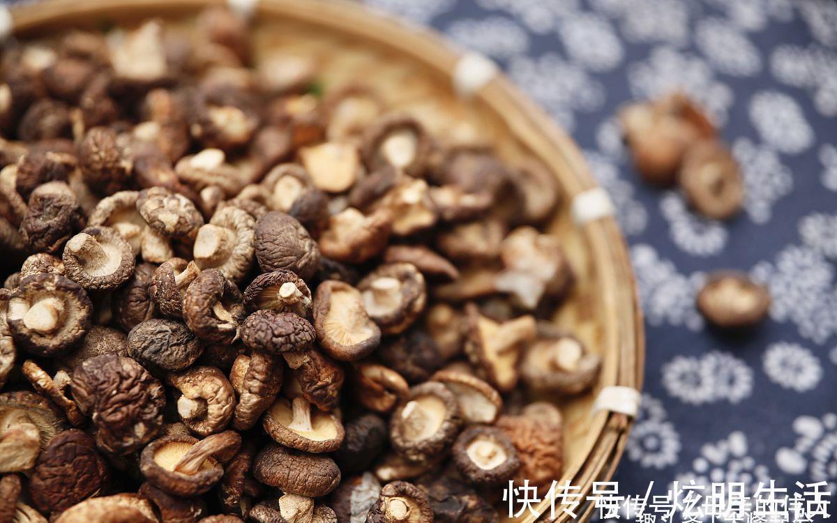 肉馅|用香菇包饺子不是越新鲜越好吃，选对做对，饺子馅才能鲜美又好吃