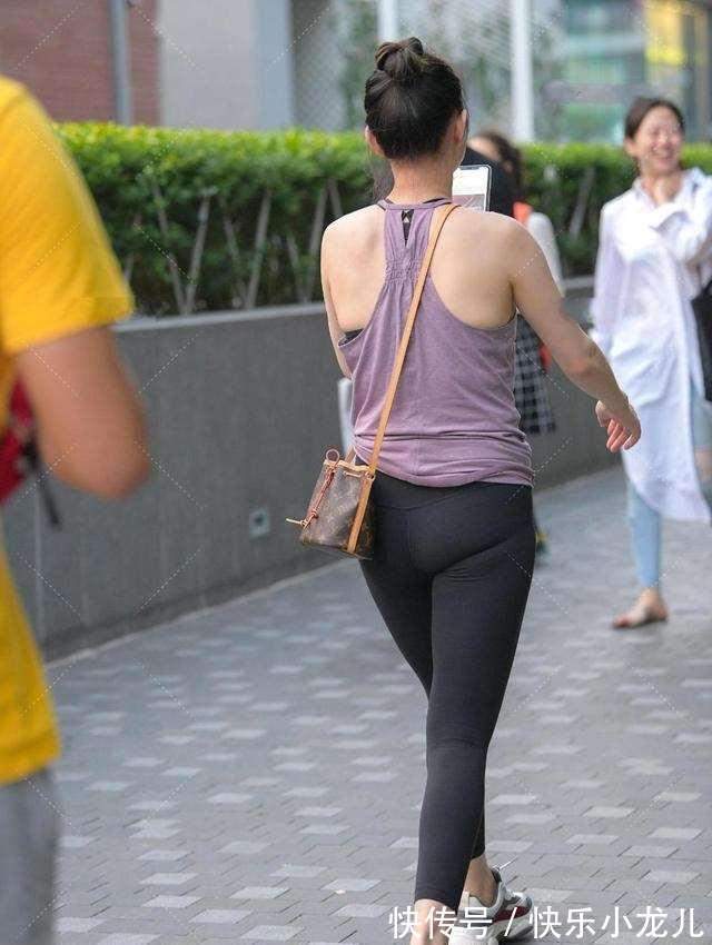 打底裤 打底裤的打扮回头率超高,展现优雅动人的气息,充满时尚触感