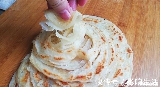 吃法|面食新吃法，两根筷子搅一搅，金黄喷香，比馒头饺子好吃太多了