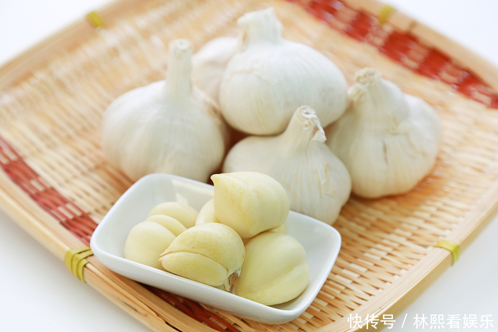 超市|为什么买回家的大蒜容易发芽,而超市里的不会发芽看完就懂了