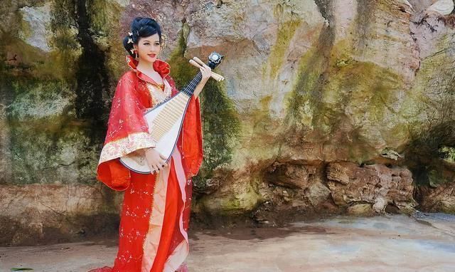 嵌名|嵌名对联也能玩出花来,不愧是才子手笔,让对联高手也要汗颜