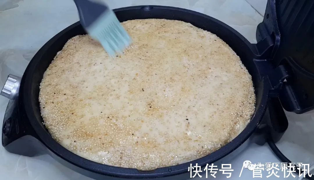 保鲜膜|在家自制烙饼做法，掌握佩服技巧，全家老少都爱吃，真的太好吃了