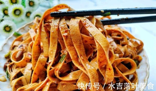 下饭|家常凉拌豆腐皮,2块钱做一大盘,鲜香下饭,大人孩子都爱吃!