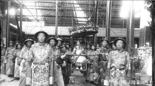 搭乘|慈禧太后首次搭乘火车时，闹出了3大笑话，至今让人“啼笑皆非”！