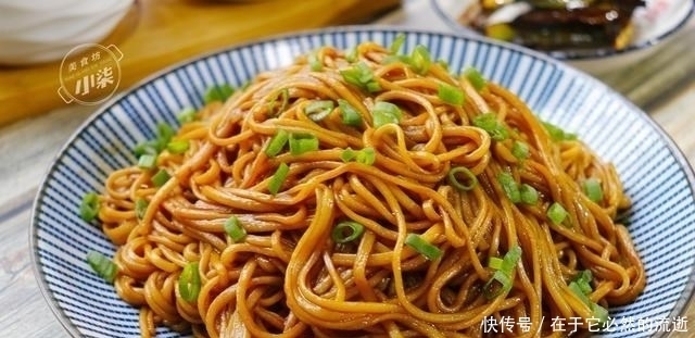 面条这样做太好吃了,做法简单省事,一周吃7次都不腻,太香了