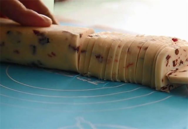 孩子想吃饼干不用去外面买,教你在家就能做,香甜酥脆,太好吃了